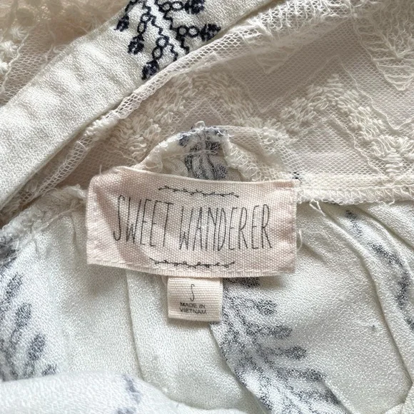 Sweet Wanderer Cream and Black Lace Blouse - Picture 3 of 3